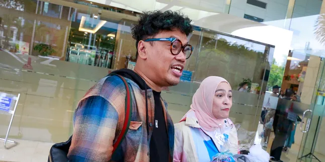 Uya Kuya Siap Selamatkan TKI Ilegal yang Mendapat Perlakuan Kasar di Luar Negeri Uya Kuya Siap Selamatkan TKI Ilegal yang Mendapat Perlakuan Kasar di Luar Negeri
