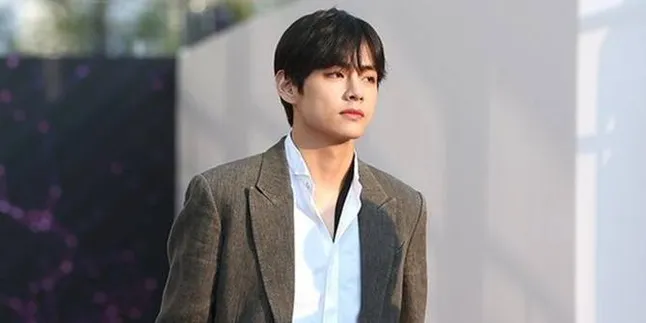 V BTS Beri Kata-Kata Manis Buat Penggemar yang Baru Dipecat V BTS Beri Kata-Kata Manis Buat Penggemar yang Baru Dipecat