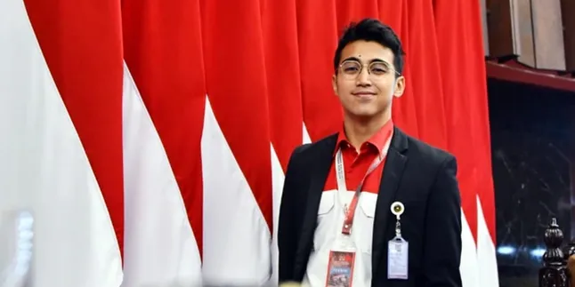 Vadi Akbar Buatkan Mikrofon Emas Untuk Pelantikan Presiden Jokowi Periode 2019-2024