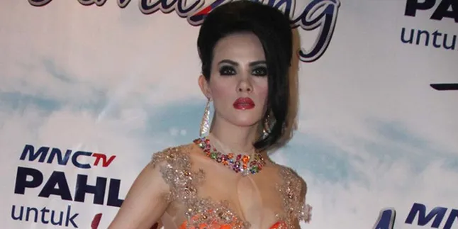 Valentine, Angel Lelga Dihadiahi Kue Dari Kampung