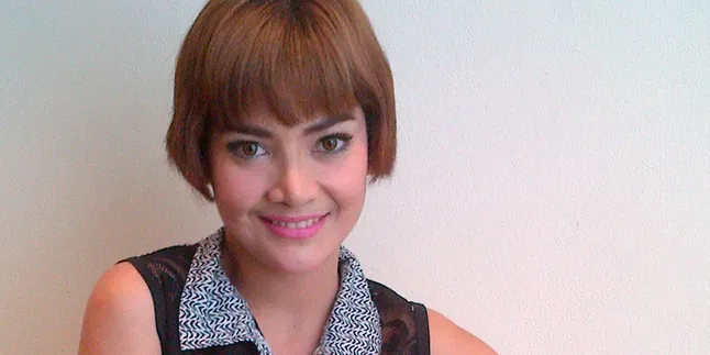 Valentine, Irma Dharmawangsa Dikado Pakaian Desain Dwi Andhika