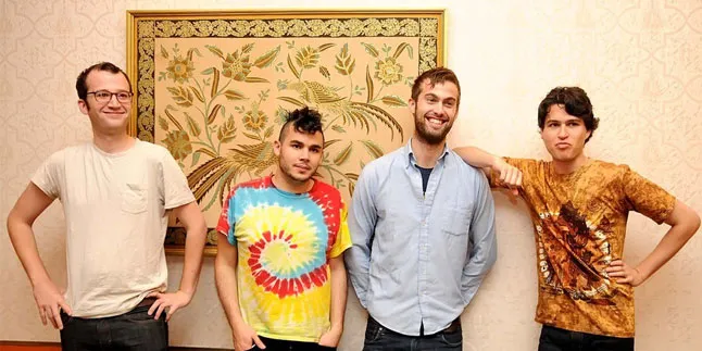 Vampire Weekend Batalkan Konser di Tiga Negara