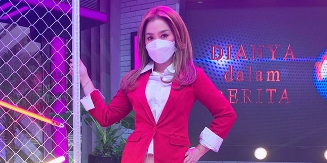 Vega Darwanti Gets Covid-19 Vaccine Injection, Netizens Focus on Her Shiny Clothes