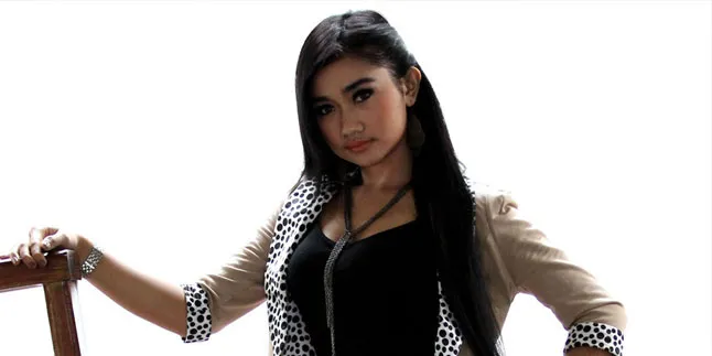 Vega Stephanie Anggap Mantan Tunangan Zaskia Gotik Keren Vega Stephanie Anggap Mantan Tunangan Zaskia Gotik Keren