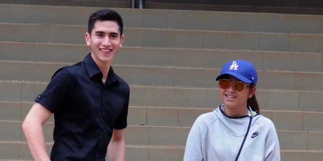 Verrell Bramasta Akhirnya Klarifikasi Video Ciuman Dengan Nadine Verrell Bramasta Akhirnya Klarifikasi Video Ciuman Dengan Nadine
