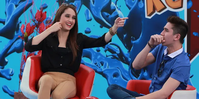 Verrell Bramasta: Hidup Cinta Laura Terlalu Kaku Verrell Bramasta: Hidup Cinta Laura Terlalu Kaku