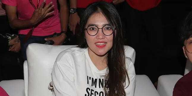 Via Vallen Gelar Pesta Ulang Tahun Ibu Kelewat Mewah, Sampai Dikira Nikahan