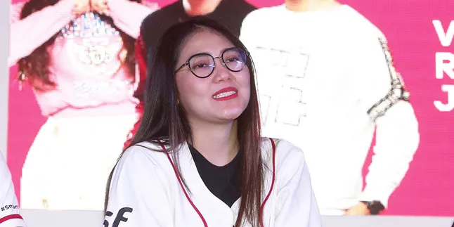 Via Vallen Kembali Raih Penghargaan Social Media Award 2019