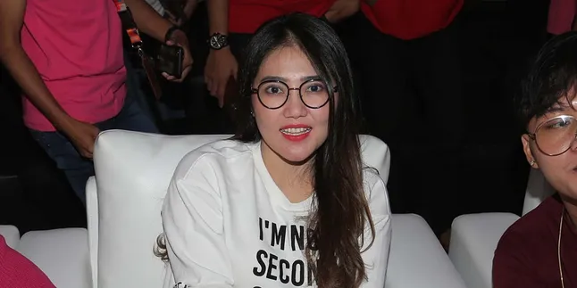 Via Vallen Masih Tunggu Itikad Baik ART yang Curi Uang dan Pakaian Miliknya Via Vallen Masih Tunggu Itikad Baik ART yang Curi Uang dan Pakaian Miliknya