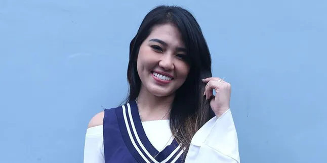 Via Vallen Mengaku Tak Kenal Istilah 'Bala Jaer' Via Vallen Mengaku Tak Kenal Istilah 'Bala Jaer'