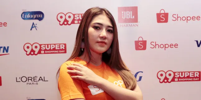 Via Vallen Tanggapi Isu Bayaran Makin Mahal Setelah Tampil di Asian Games 2018 Via Vallen Tanggapi Isu Bayaran Makin Mahal Setelah Tampil di Asian Games 2018