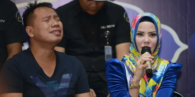 Vicky Prasetyo Bantah Pisah Dengan Angel Lelga Karena Masalah Ekonomi Vicky Prasetyo Bantah Pisah Dengan Angel Lelga Karena Masalah Ekonomi