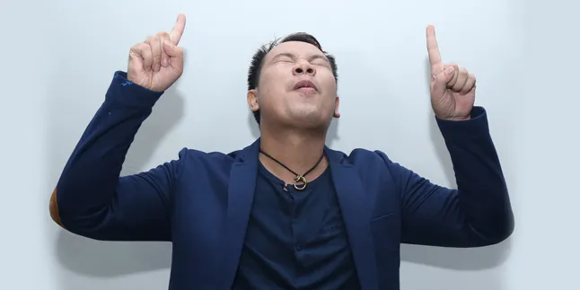 Vicky Prasetyo Beri Kado Spesial Penuh Cinta Untuk Ibu