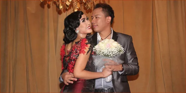 Vicky Prasetyo dan Ratu Meta Nikah?