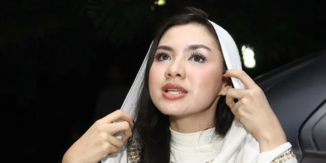 Vicky Shu Sedang Dekat Dengan Pengusaha