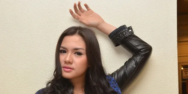 Vicky Shu Syok Menang Dahsyatnya Awards 2013