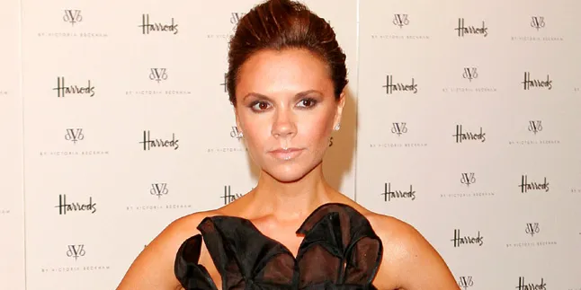 Victoria Beckham Tanpa Hair Extension, Masih Keren?