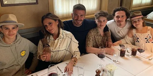 Victoria Pamer Sikap Manja Harper Saat Peluk David Beckham, Sweet!