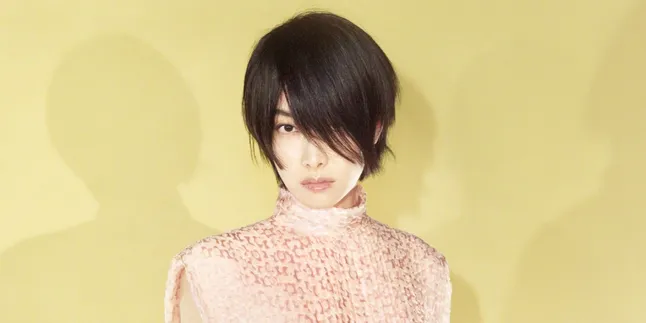 Victoria Song Appears Different on ELLE Cover, Short Hair and Smokey Eyes Take Center Stage