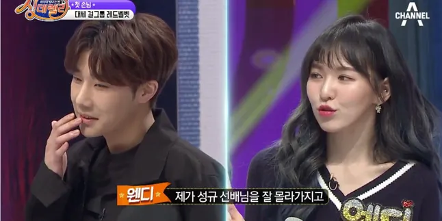 VIDEO: Adu Panco, Sunggyu Sengaja Genggam Tangan Wendy Red Velvet VIDEO: Adu Panco, Sunggyu Sengaja Genggam Tangan Wendy Red Velvet