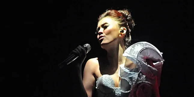 [Video] Agnes Monica Nyontek Carrie Underwood?