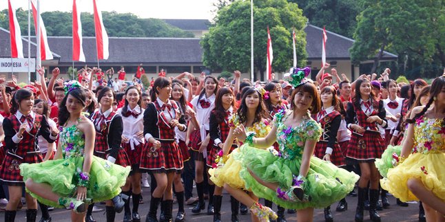 [VIDEO] Agustusan, JKT48 Ajak Fans Nyanyi Lagu Patriotik Bareng