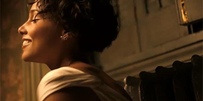 [Video] Alicia Keys Merintih Dalam Kobaran 'Fire We Make'