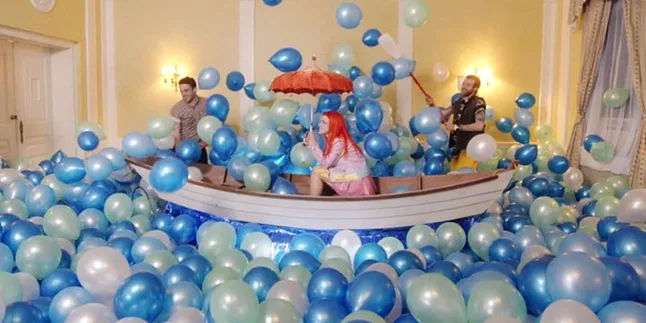 [Video] 'Anklebiters' Klip ala Video Game dari Paramore