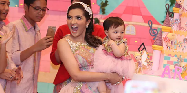 [VIDEO] Baby Arsy Salto, Ashanty Berteriak Histeris