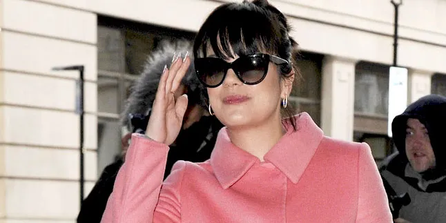 [Video] Badan Melar, Lily Allen Latihan Twerking