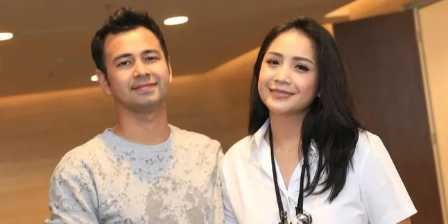 [Video] Begini Caranya Pakai Makeup di Dalam Supercar