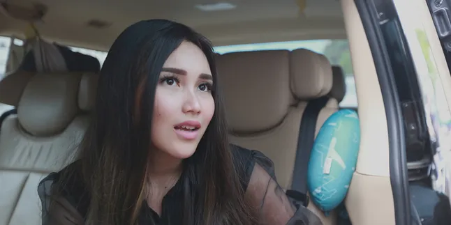 Video Berbikini Tersebar, Ayu Ting Ting: Masa Renang Pakai Jubah