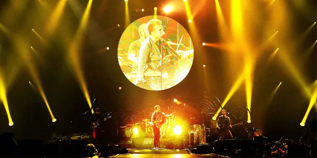 [Video] Bikin Merinding, Trailer Dokumentasi 'COLDPLAY LIVE 2012'