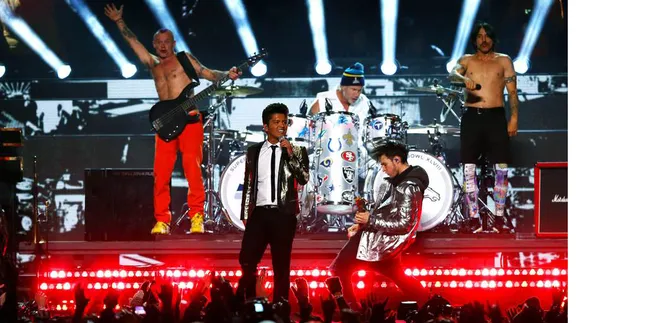 [Video] Bruno Mars Berikan Pidato Untuk Para Musisi Lain