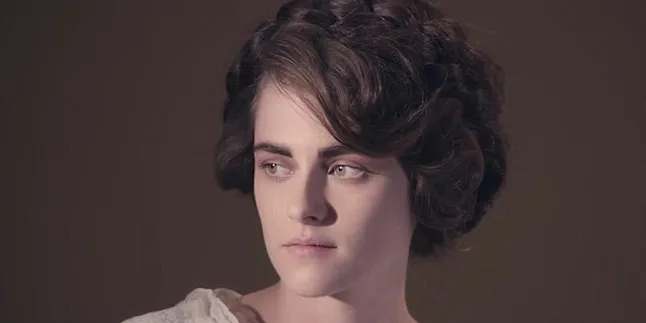 Video: Cantik! Kristen Stewart Bertransformasi Jadi Coco Chanel