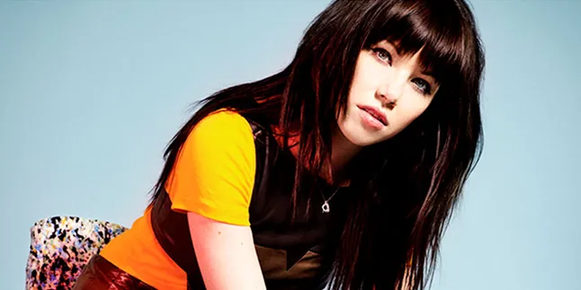 [Video] Carly Rae Jepsen Berciuman di Dalam Air!