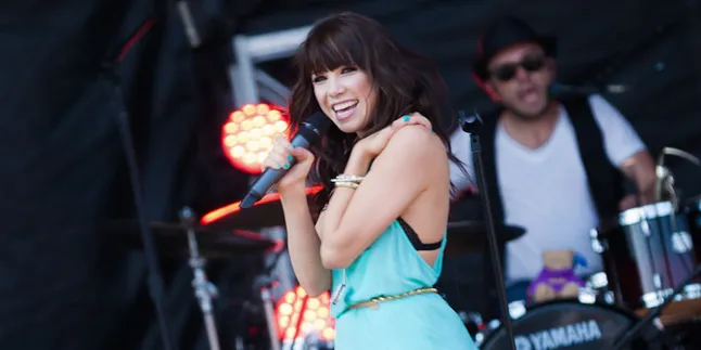 [Video] Carly Rae Jepsen 'Bocorkan' Lagu Baru
