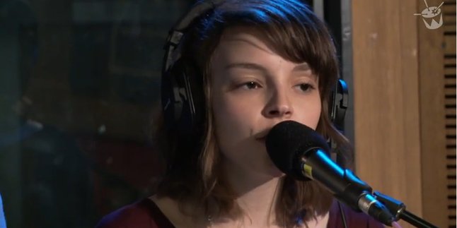 [Video] Chvrches Ikutan Mengcover Lagu Arctic Monkeys