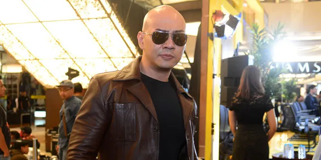 [VIDEO] Deddy Corbuzier Pukul Azka Hingga Menangis, Ada Apa?