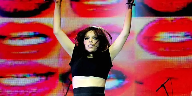 [Video] Dewi Sandra 'Goyang Pantura' di Video Ini