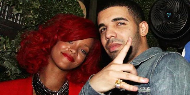 [Video] Drake Nyanyikan Lagu Rihanna Pada Konsernya, Kangen?