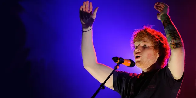 [Video] Ed Sheeran Cover Royals Milik Lorde, Keren!