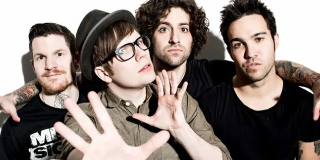 [Video] Fall Out Boy Sajikan Petualangan Seru di 'Alone Together'
