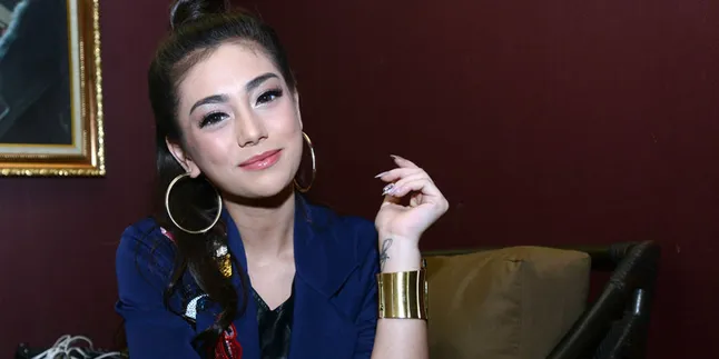 [VIDEO] Hubungan Sedang Diuji, Celine Galau Berat Karena Cinta