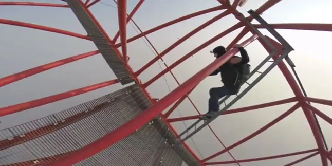 Merinding! Video Ini Cuma Untuk Yang Tidak Takut Ketinggian