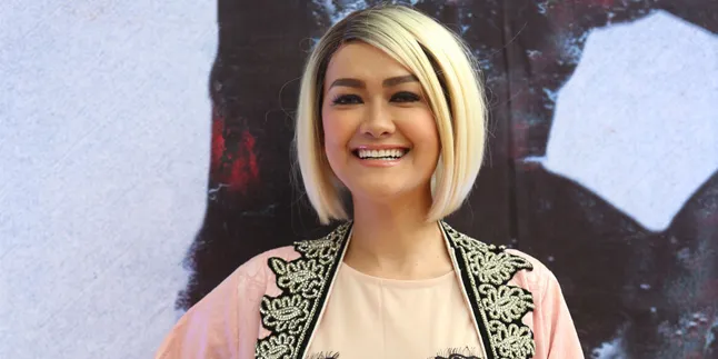 Video Julia Perez Saat Olahraga, Bikin Para Pria Gagal Fokus!