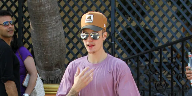 [VIDEO] Justin Bieber Ketahuan Kencan Dengan Model Cantik