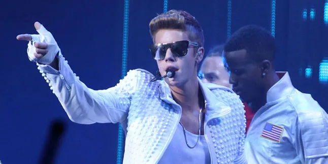 [Video] Justin Bieber Tertangkap Curi Sepeda?