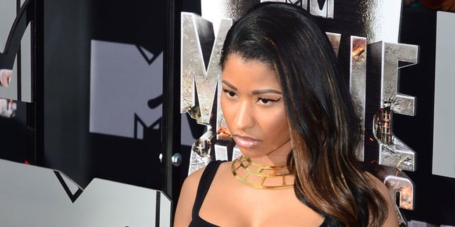 [Video] Kenakan Kostum Anaconda, Nicki Minaj Menggeliat di VMA