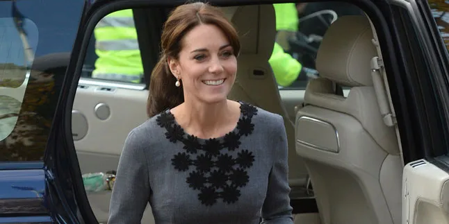 [VIDEO] Keren! Intip Aksi Kate Middleton Saat Main Basket